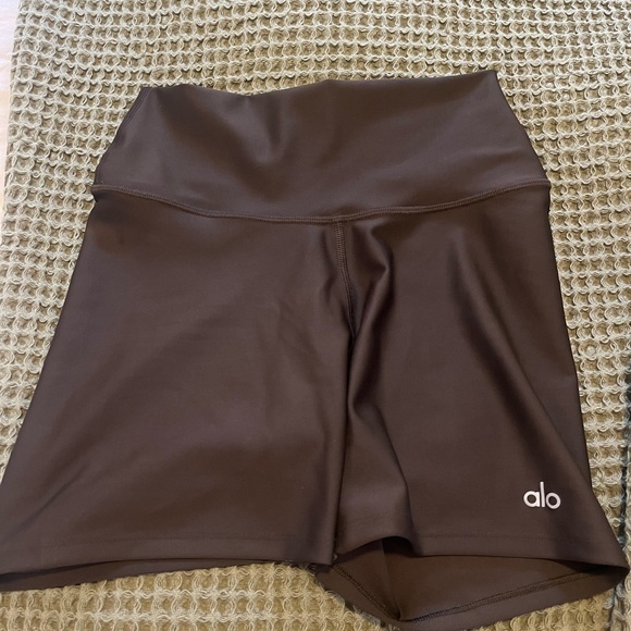 ALO Yoga Pants - ALO Yoga 5” Airlift Energy Shorts